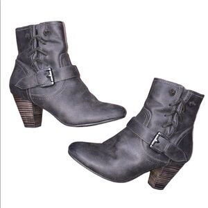 Report size 7 fun Victorian heeled buckle booties